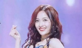 娱乐吃瓜酱唱歌视频